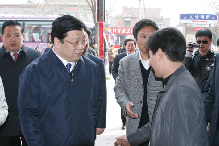 2010年安阳市原市委书记张广智、市长马林青莅临2121非凡祥总部视察工作